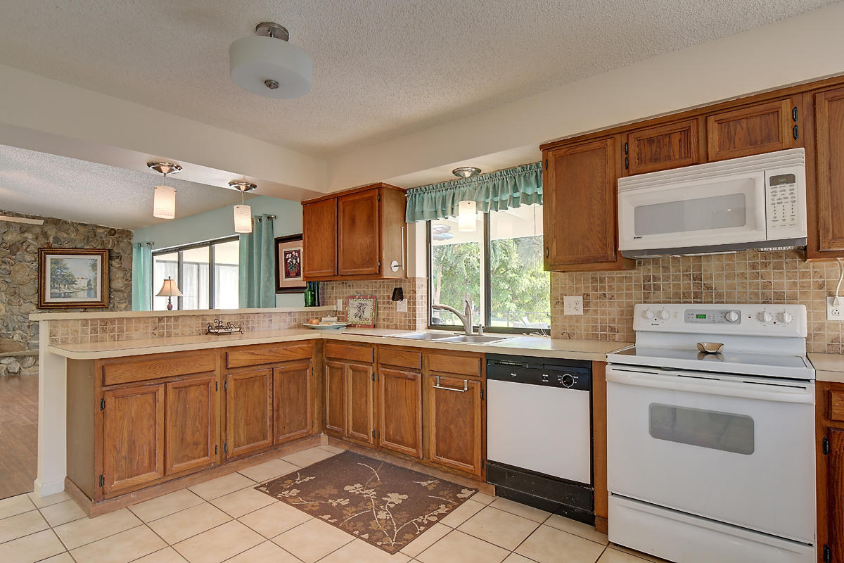4410 Brandywine Drive Boca Raton, FL 33487 - Photo 10 of 27 Kitchen with Counter To Family Room