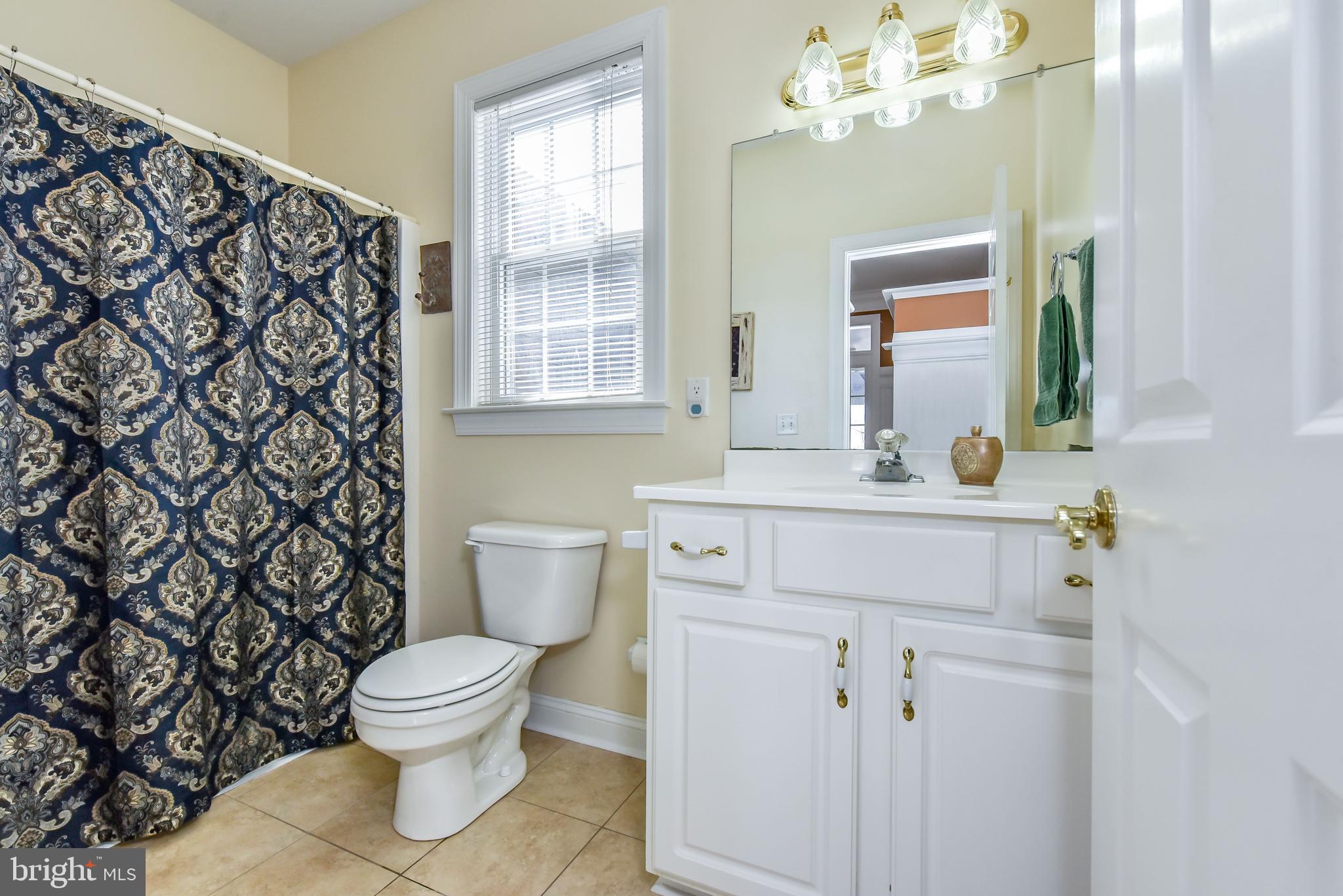 215 Scott Road Warwick, MD 21912 - Photo 22 of 61 Full Bathroom off Kitchen