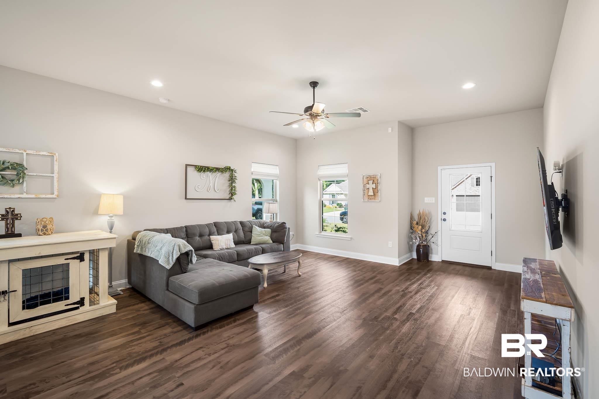 918 Gibson Court Foley, AL 36535 - Photo 4 of 23 Entrance/Living Room
