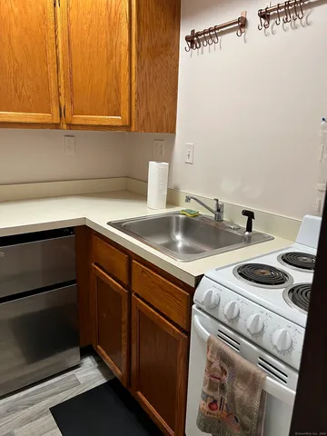 $1,200 | 4 Santa Lane, Unit INLAW, New Milford, CT 06776