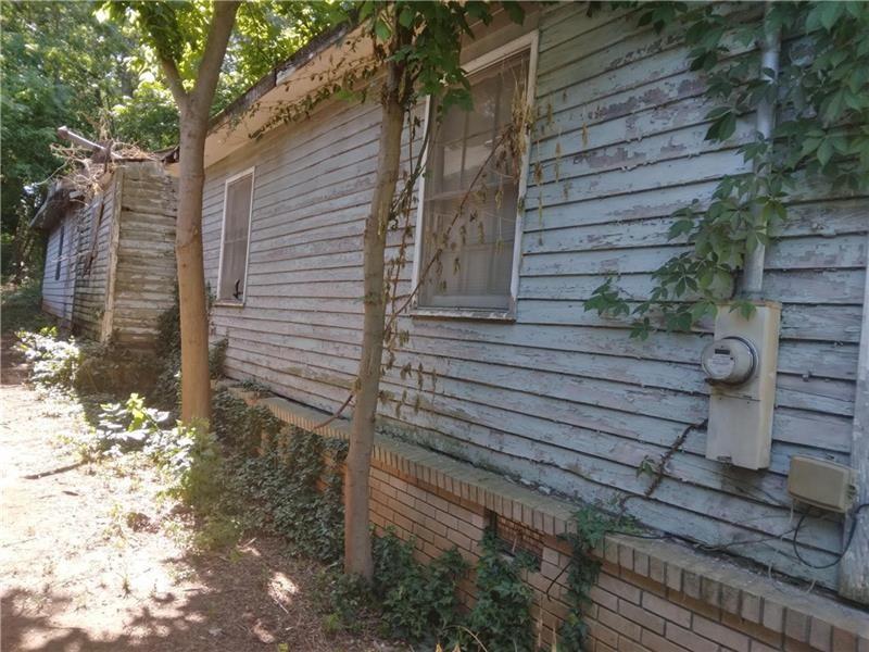 1122 West Avenue Southwest Atlanta, GA 30315 - Photo 2 of 4 a view of a pathway of a house