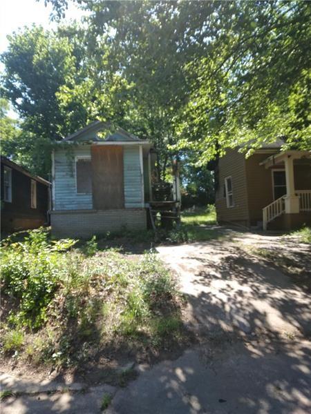 1122 West Avenue Southwest Atlanta, GA 30315 - Photo 3 of 4 a backyard of a house