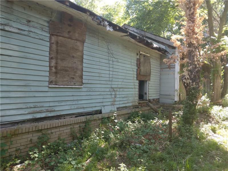 1122 West Avenue Southwest Atlanta, GA 30315 - Photo 4 of 4 a view of a house with a yard