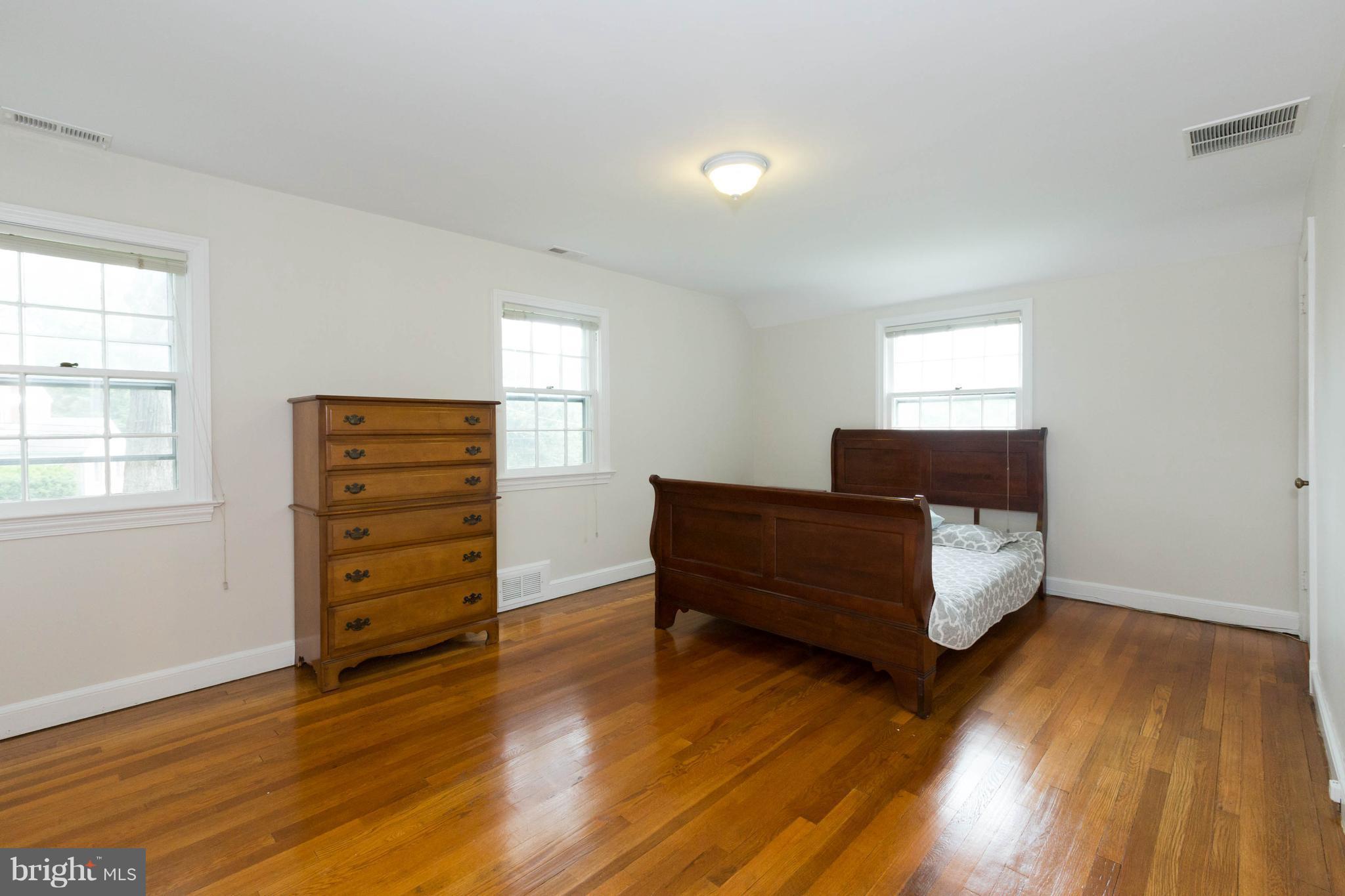 9600 Sutherland Road Silver Spring, MD 20901 - Photo 16 of 30 a living room with furniture and wooden floor