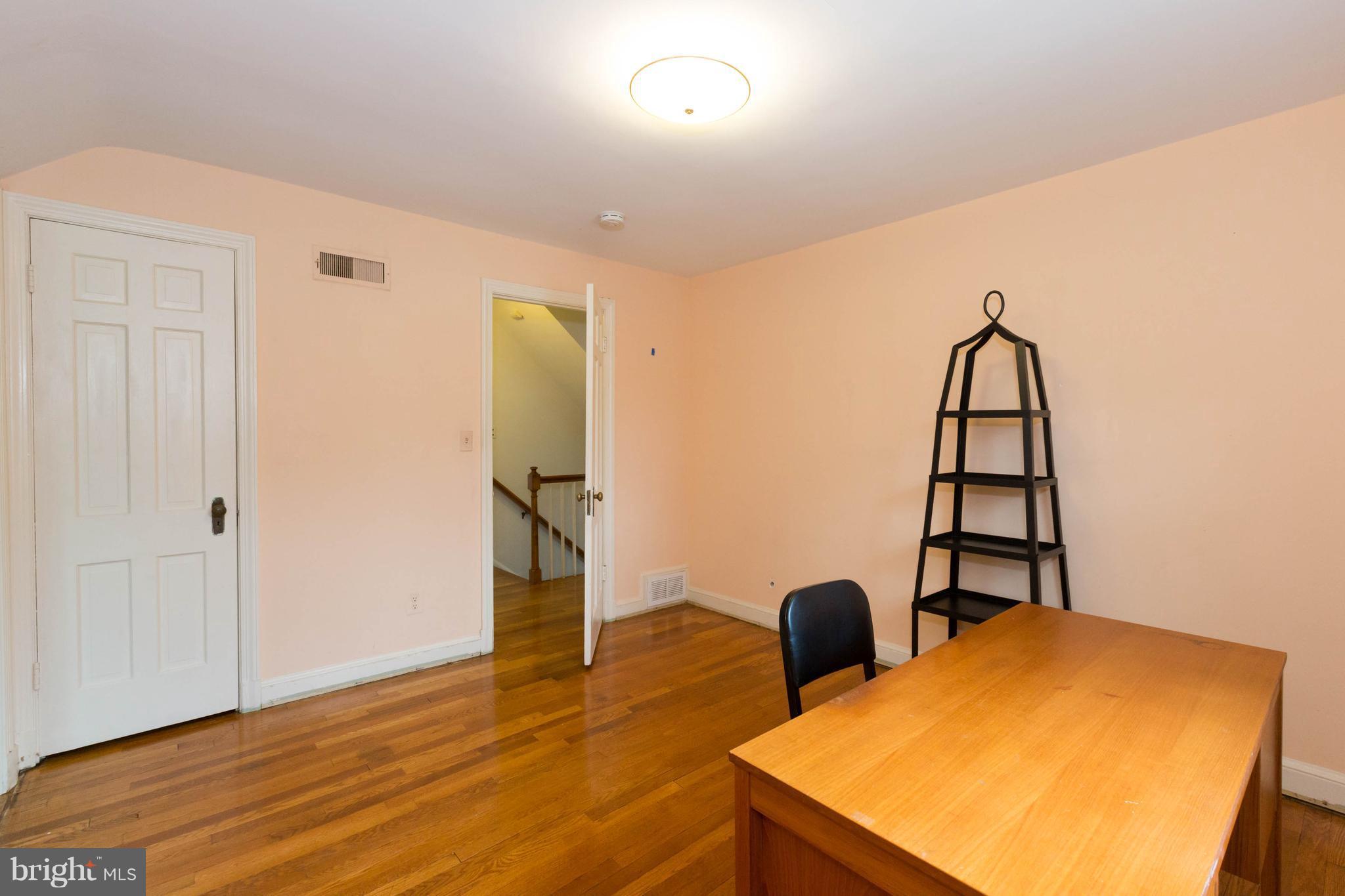 9600 Sutherland Road Silver Spring, MD 20901 - Photo 21 of 30 a view of a workspace