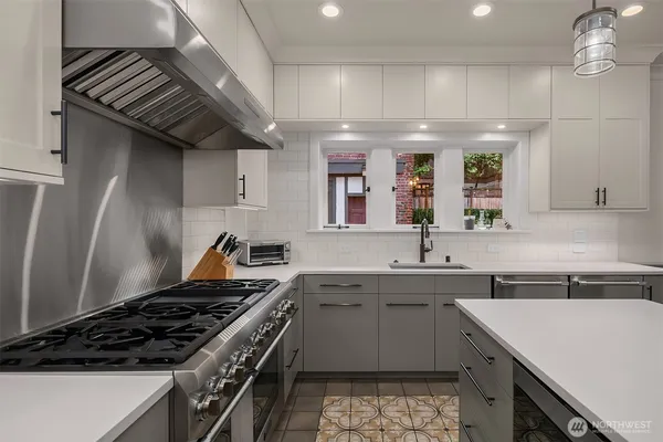 $5,000,000 | 803 East Prospect Street, Seattle, WA 98102