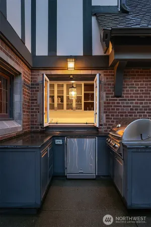 $5,000,000 | 803 East Prospect Street, Seattle, WA 98102