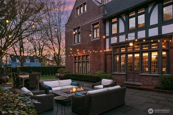 $5,000,000 | 803 East Prospect Street, Seattle, WA 98102