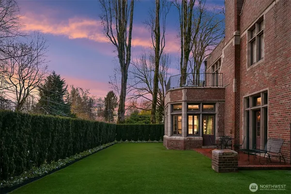 $5,000,000 | 803 East Prospect Street, Seattle, WA 98102