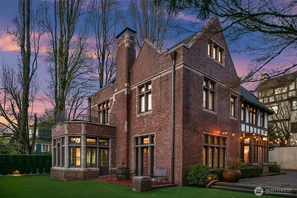$5,000,000 | 803 East Prospect Street, Seattle, WA 98102