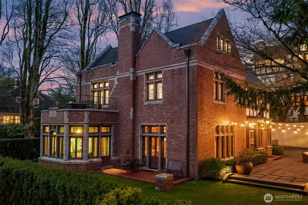 $5,000,000 | 803 East Prospect Street, Seattle, WA 98102