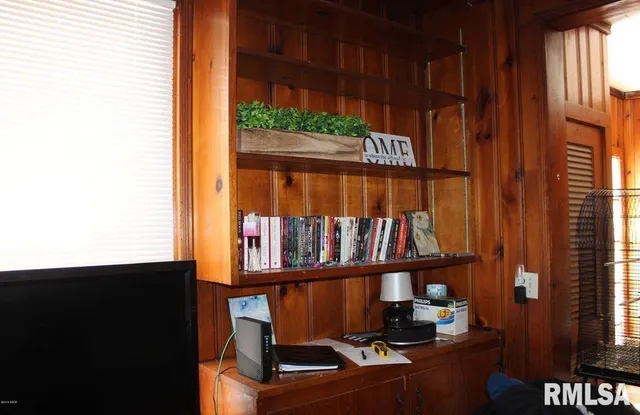 $44,900 | 408 South James Street, Carbondale, IL 62901