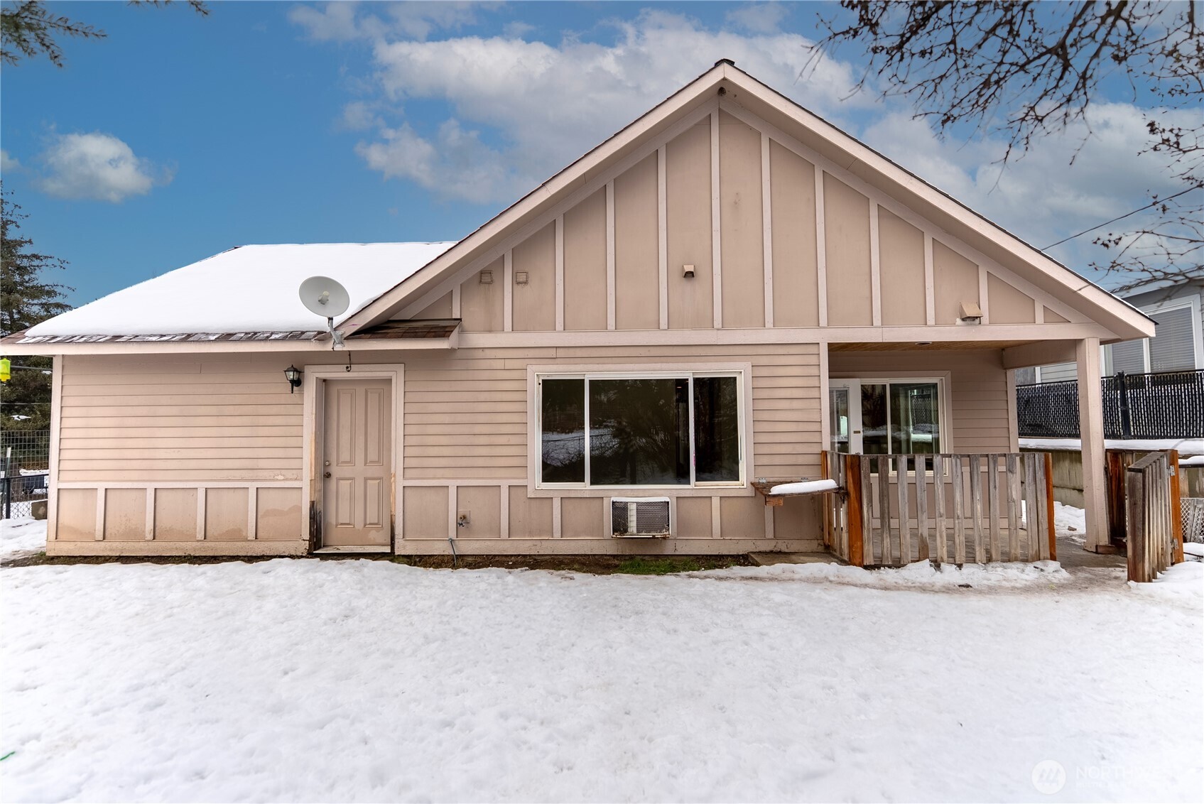 203 Washington Street Winthrop, WA 98862 - Photo 37 of 39 a front view of a house with a yard