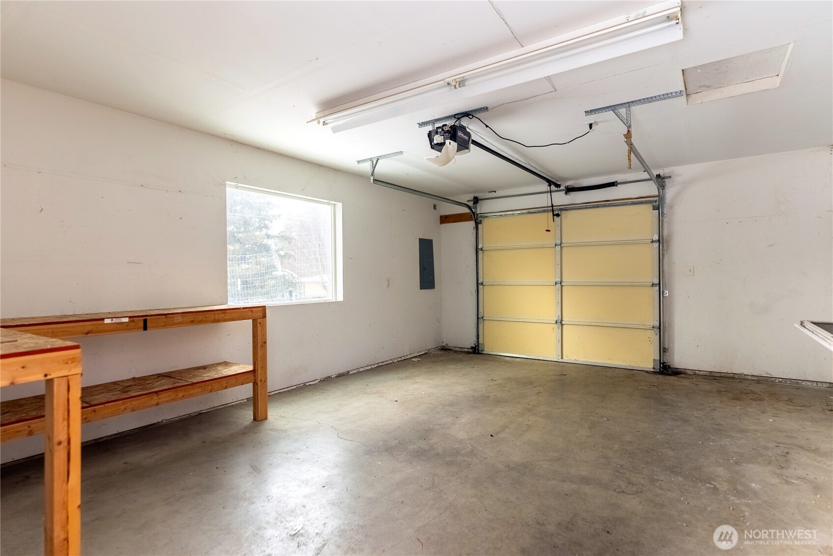 203 Washington Street Winthrop, WA 98862 - Photo 38 of 39 a view of room and garage