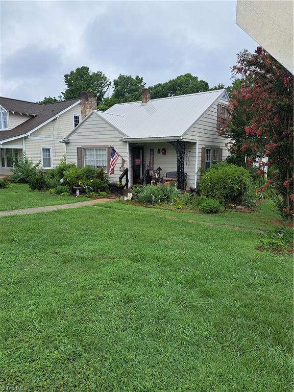 813 Carrick Street High Point, NC 27262 - Photo 2 of 2
