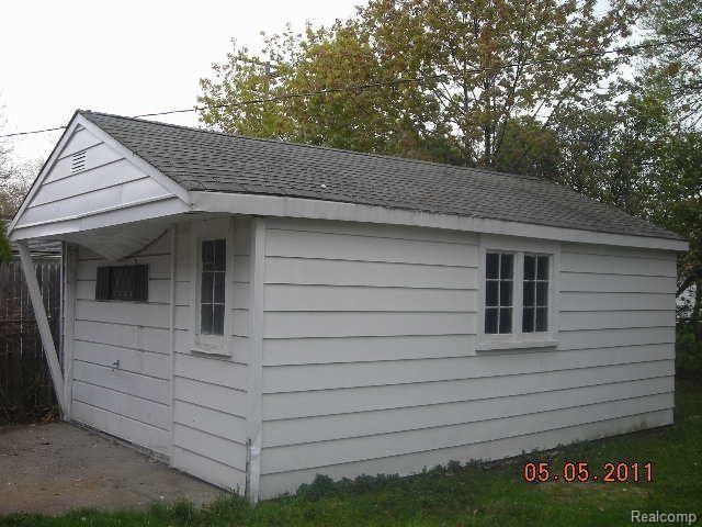 21978 Moross Road Grosse Pointe, MI 48236 - Photo 13 of 13 garage