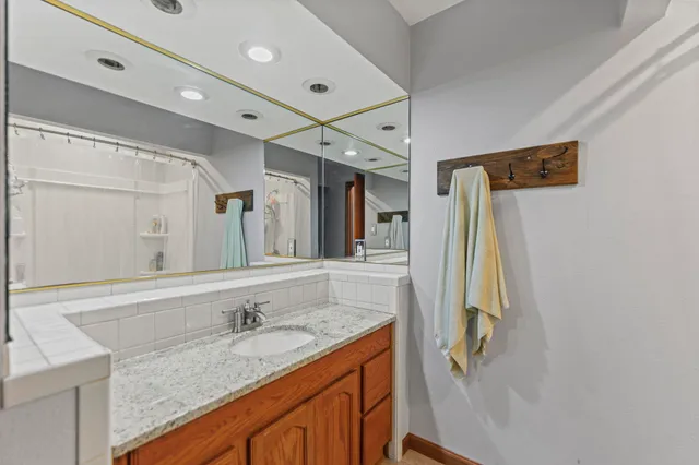 $289,900 | 8099 Clearview Drive, Rockford, IL 61102