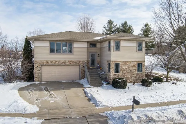 $489,900 | 1401 Waldorf Boulevard, Madison, WI 53719