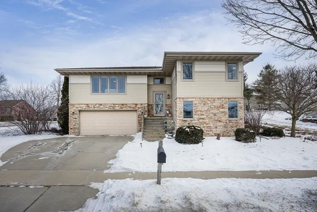 $489,900 | 1401 Waldorf Boulevard, Madison, WI 53719