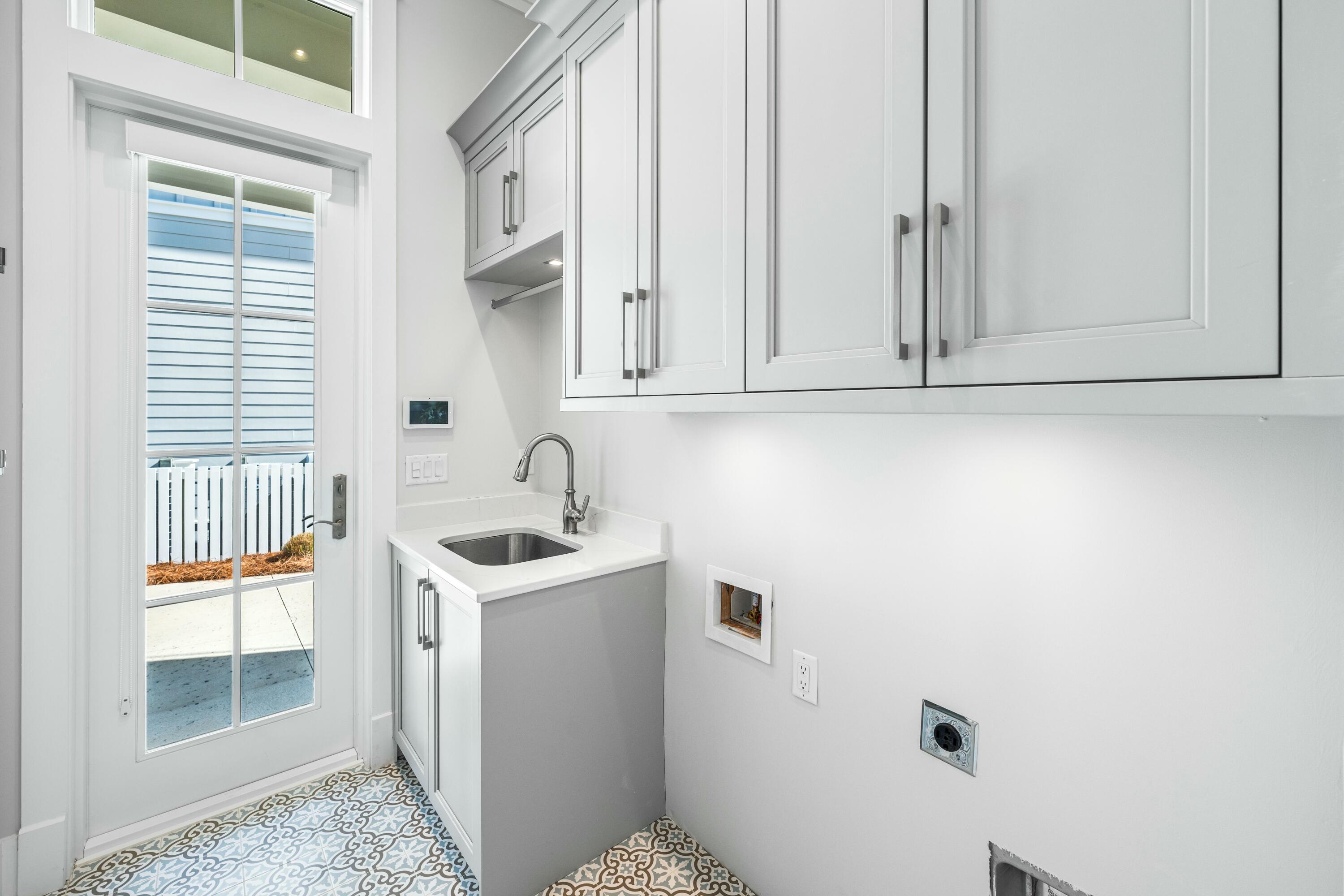 21 Seastone Ct Inlet Beach Inlet Beach, FL 32461 - Photo 23 of 93 Laundry with sink