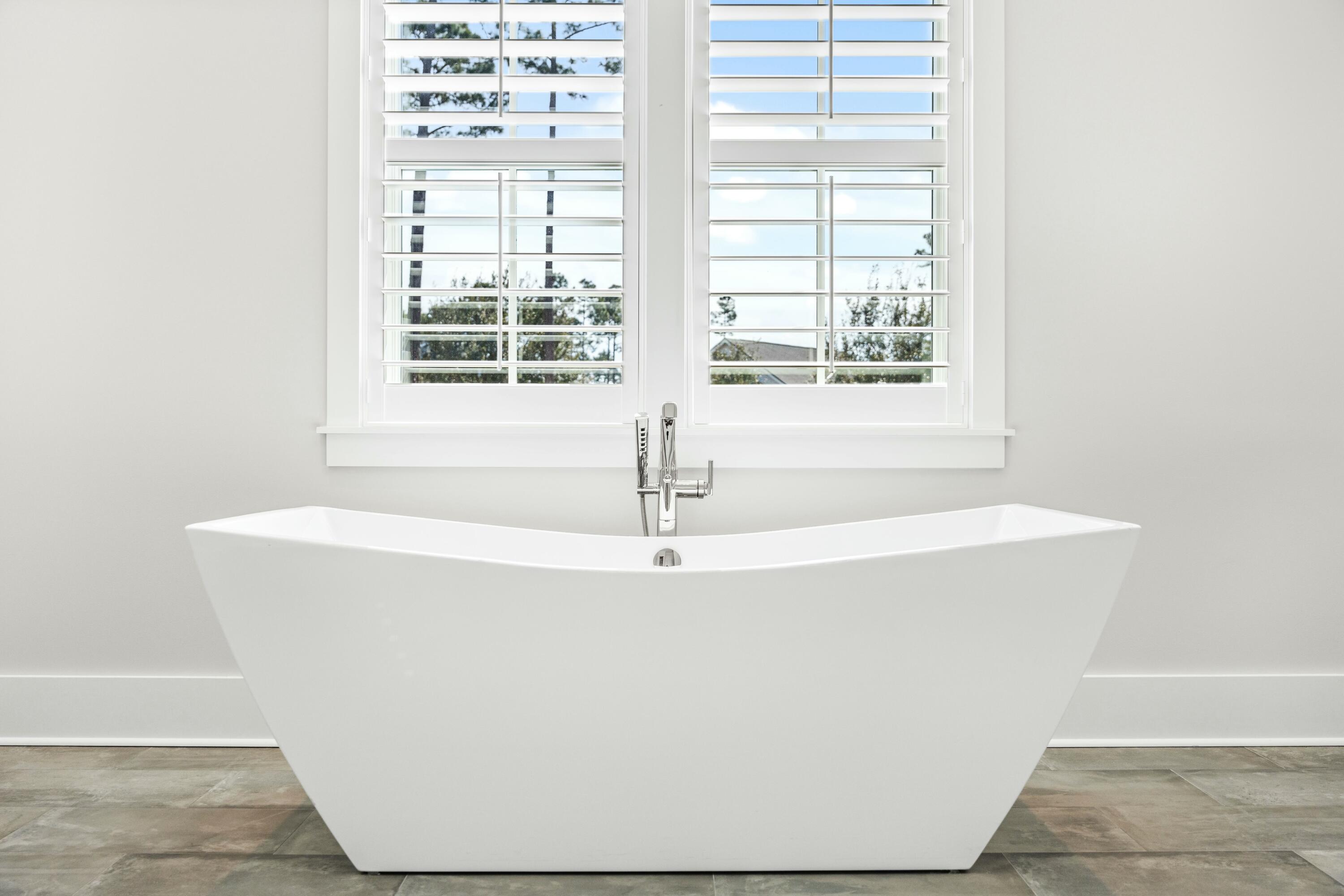 21 Seastone Ct Inlet Beach Inlet Beach, FL 32461 - Photo 42 of 93 Primary soaking tub