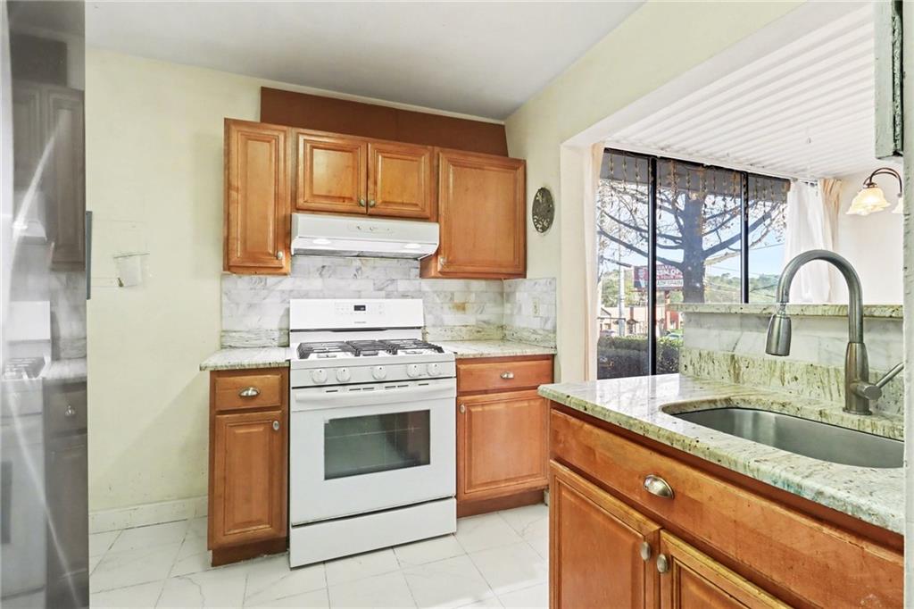 4300 Roswell Road Northeast, Unit 4303 Atlanta, GA 30342 - Photo 19 of 39 a kitchen with a stove a sink and a microwave