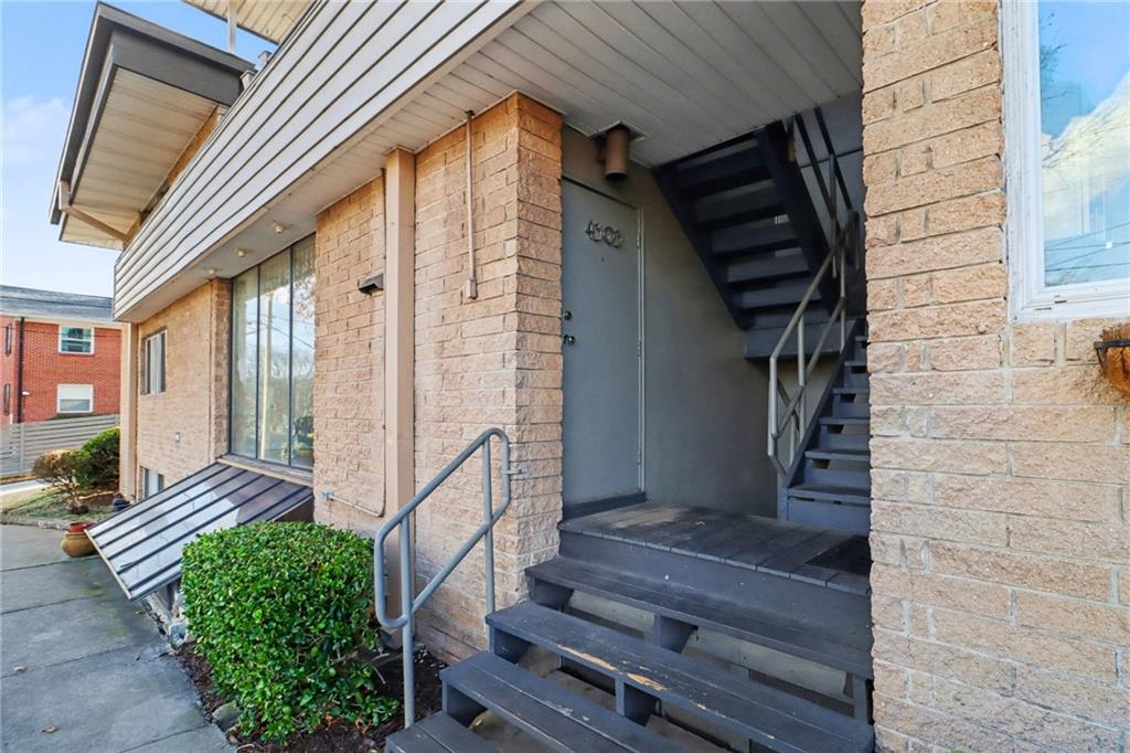 4300 Roswell Road Northeast, Unit 4303 Atlanta, GA 30342 - Photo 5 of 39 a view of entryway with a front door