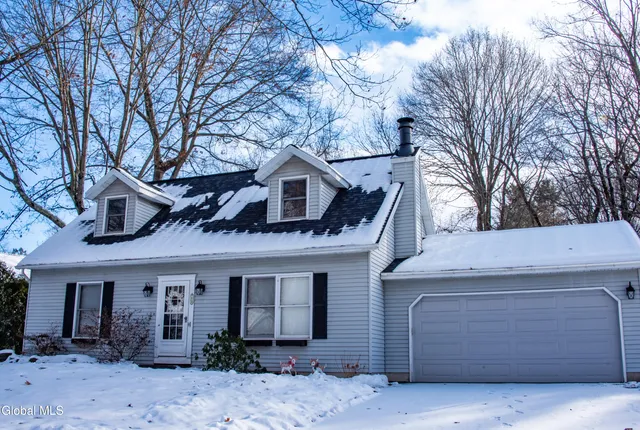 $2,900 | 15 Longwood Drive, Clifton Park, NY 12065