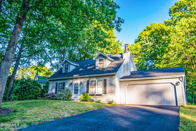 $2,999 | 15 Longwood Drive, Clifton Park, NY 12065