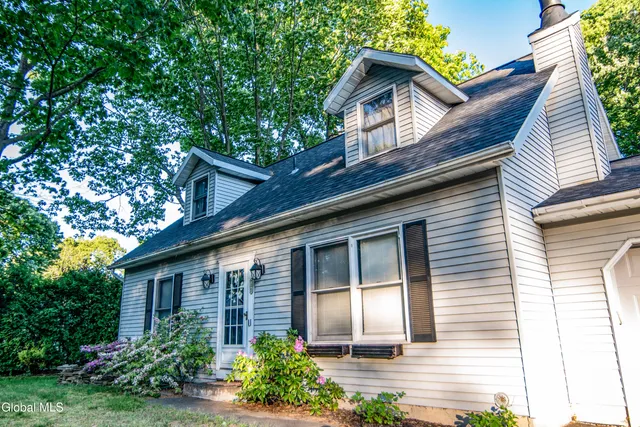 $2,900 | 15 Longwood Drive, Clifton Park, NY 12065