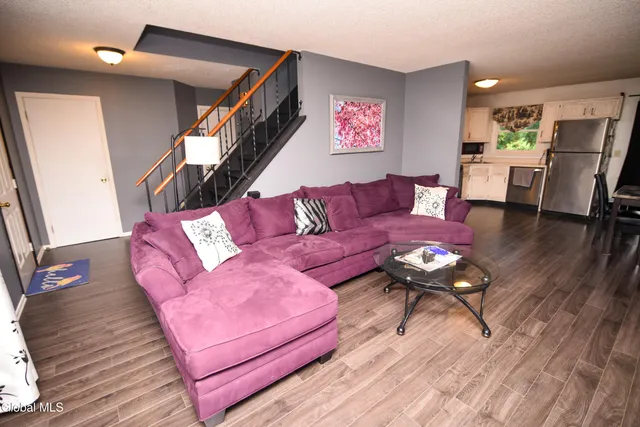 $2,999 | 15 Longwood Drive, Clifton Park, NY 12065