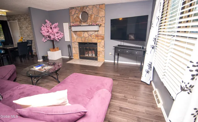 $2,900 | 15 Longwood Drive, Clifton Park, NY 12065