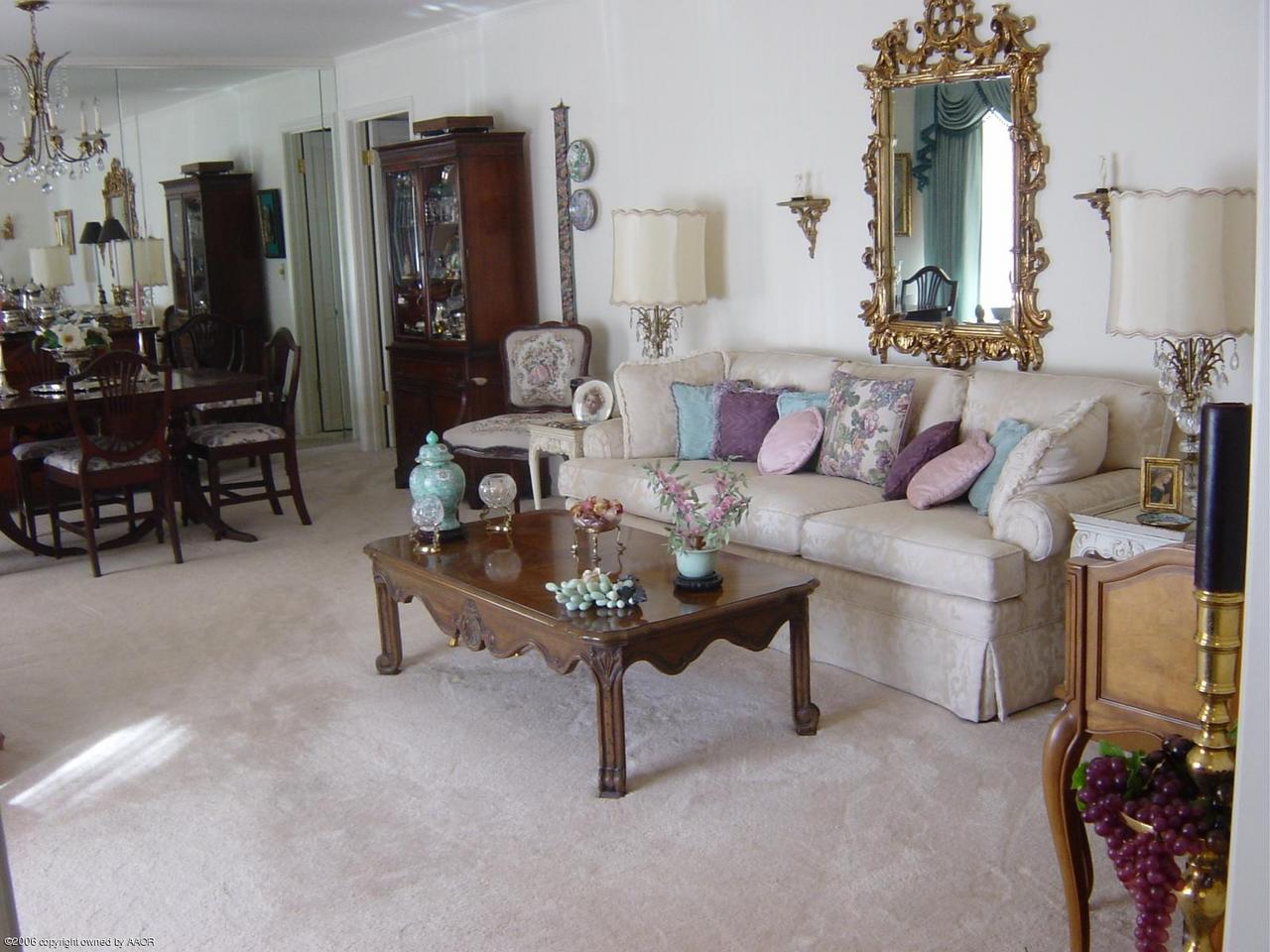 6312 Jameson Road Amarillo, TX 79106 - Photo 3 of 15 a living room with furniture