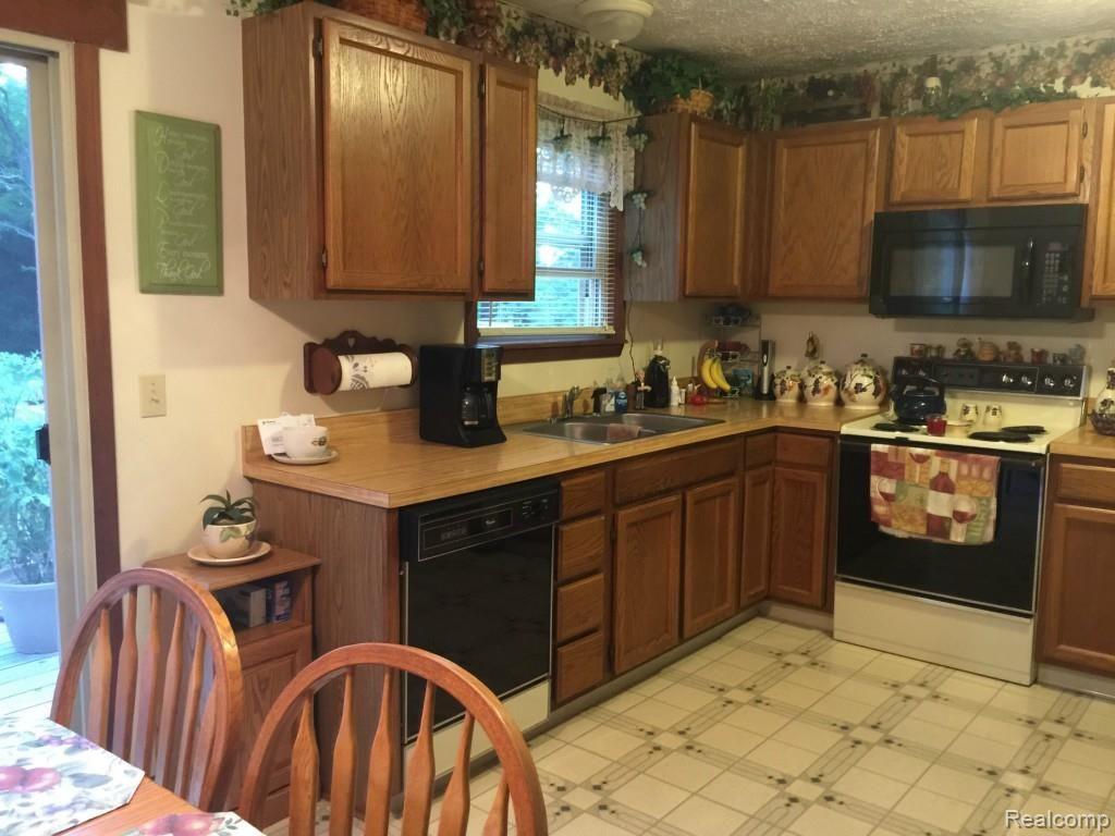 6303 West Allen Road Fowlerville, MI 48836 - Photo 5 of 17