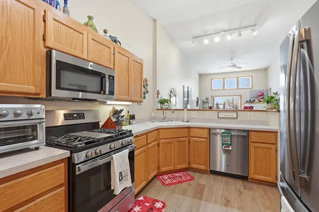 $2,600 | 3909 93rd Avenue North, Brooklyn Park, MN 55443