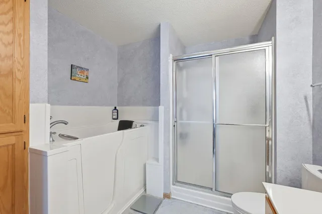 $2,600 | 3909 93rd Avenue North, Minneapolis, MN 55443