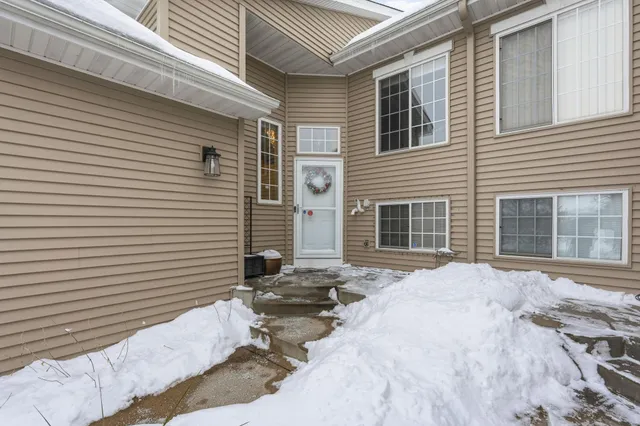 $2,600 | 3909 93rd Avenue North, Brooklyn Park, MN 55443