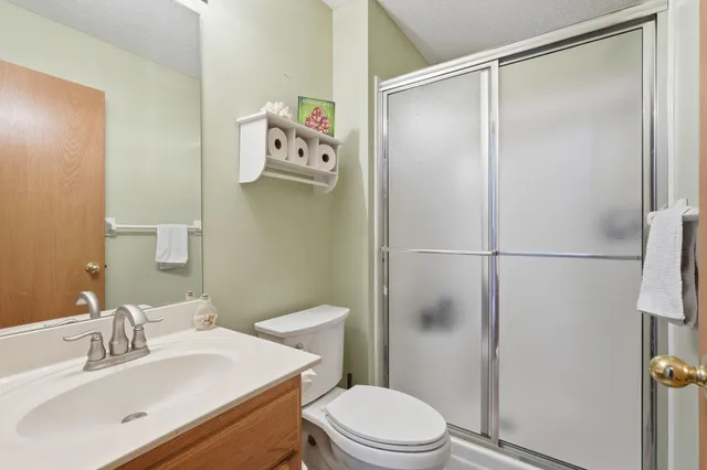 $2,600 | 3909 93rd Avenue North, Brooklyn Park, MN 55443