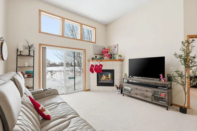 $2,600 | 3909 93rd Avenue North, Minneapolis, MN 55443