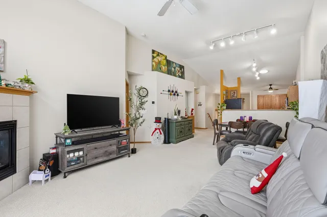 $2,600 | 3909 93rd Avenue North, Minneapolis, MN 55443