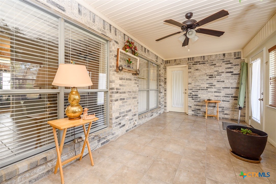 138 County Road 4963 Kempner, TX 76539 - Photo 31 of 46 en empty room with windows