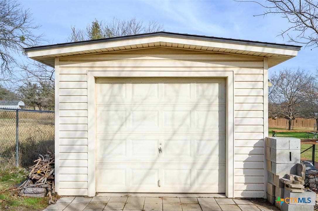 138 County Road 4963 Kempner, TX 76539 - Photo 40 of 46 a view of a house with a window