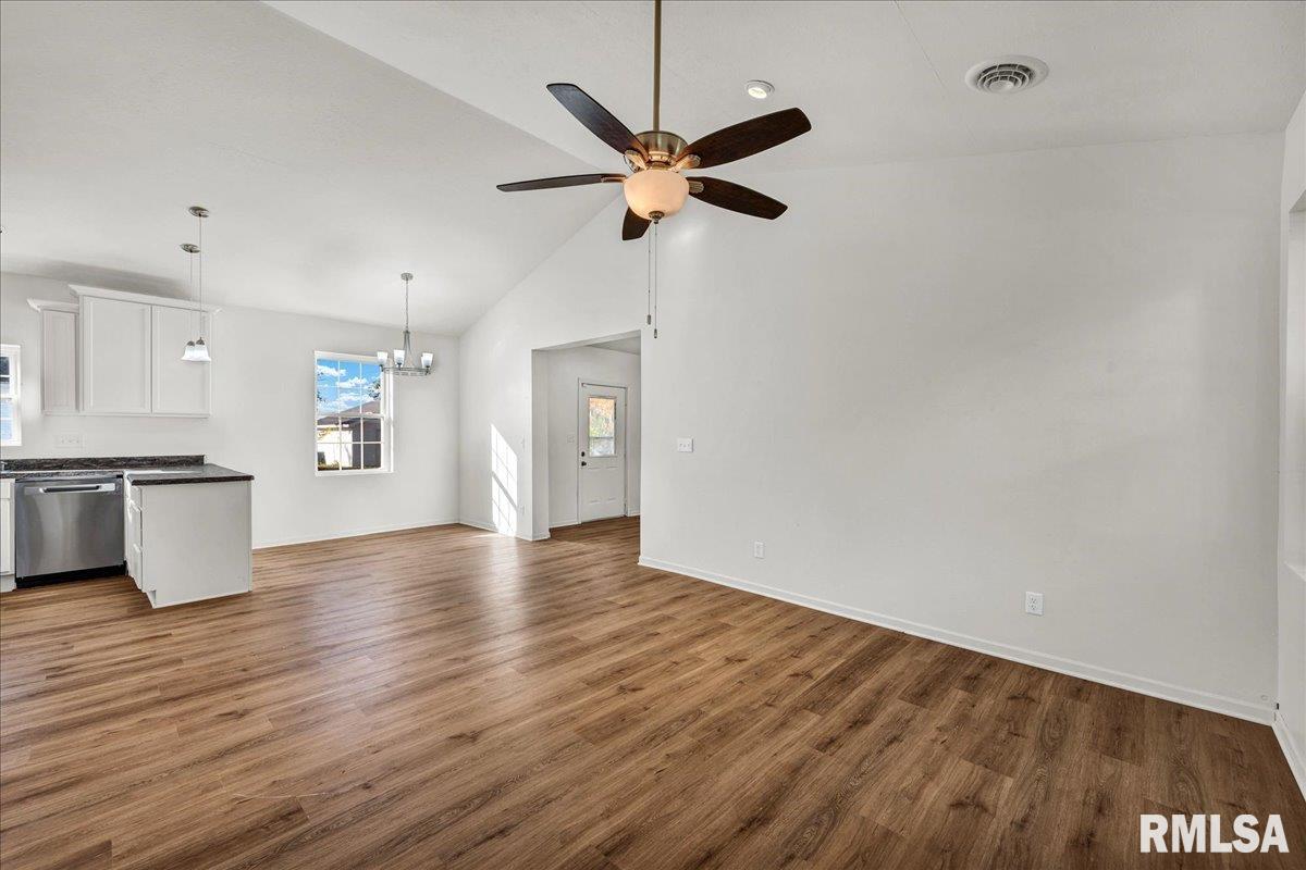 856 South 2nd Avenue Canton, IL 61520 - Photo 12 of 33