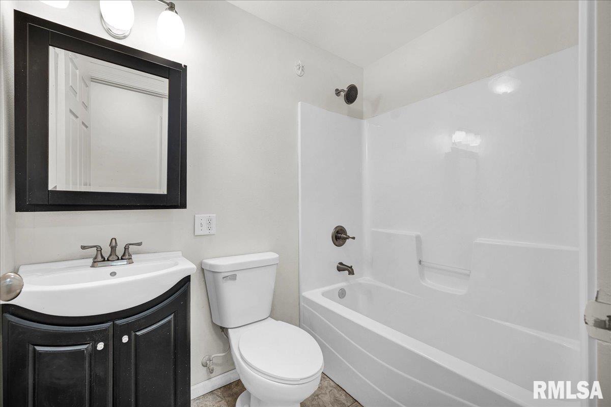 856 South 2nd Avenue Canton, IL 61520 - Photo 20 of 33