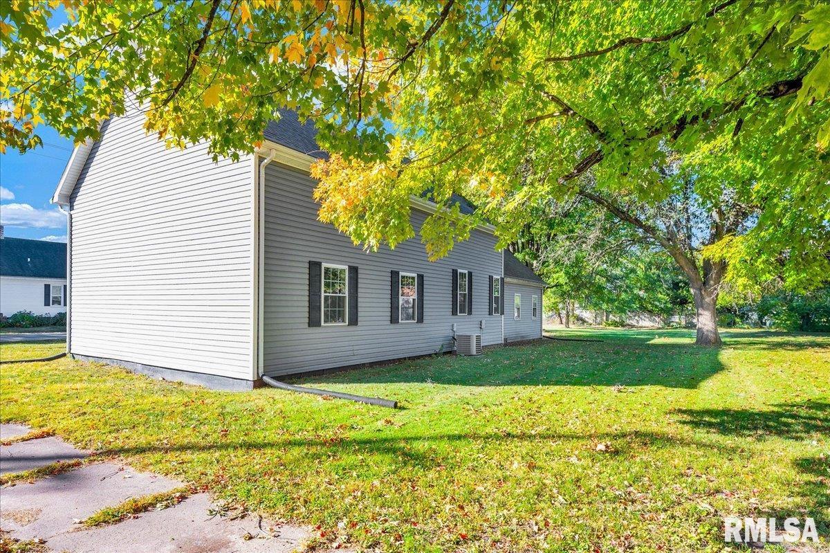 856 South 2nd Avenue Canton, IL 61520 - Photo 24 of 33