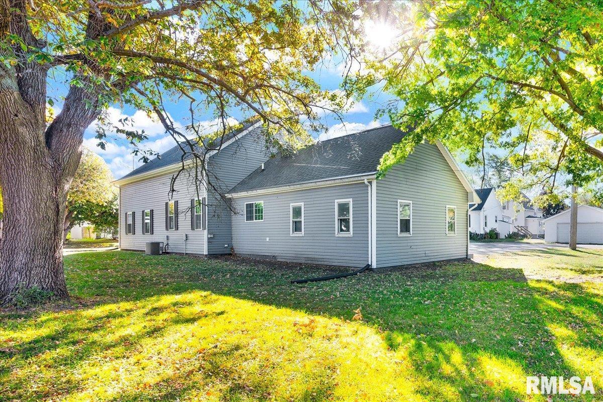 856 South 2nd Avenue Canton, IL 61520 - Photo 26 of 33