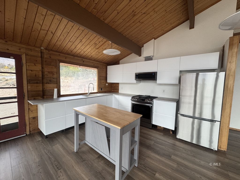 4701 Westridge Road Bishop, CA 93514 - Photo 4 of 6 Kitchen