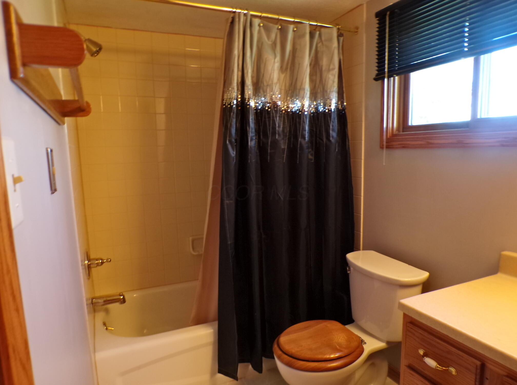 2785 Wilson Road Southeast London, OH 43140 - Photo 13 of 29 primarybath
