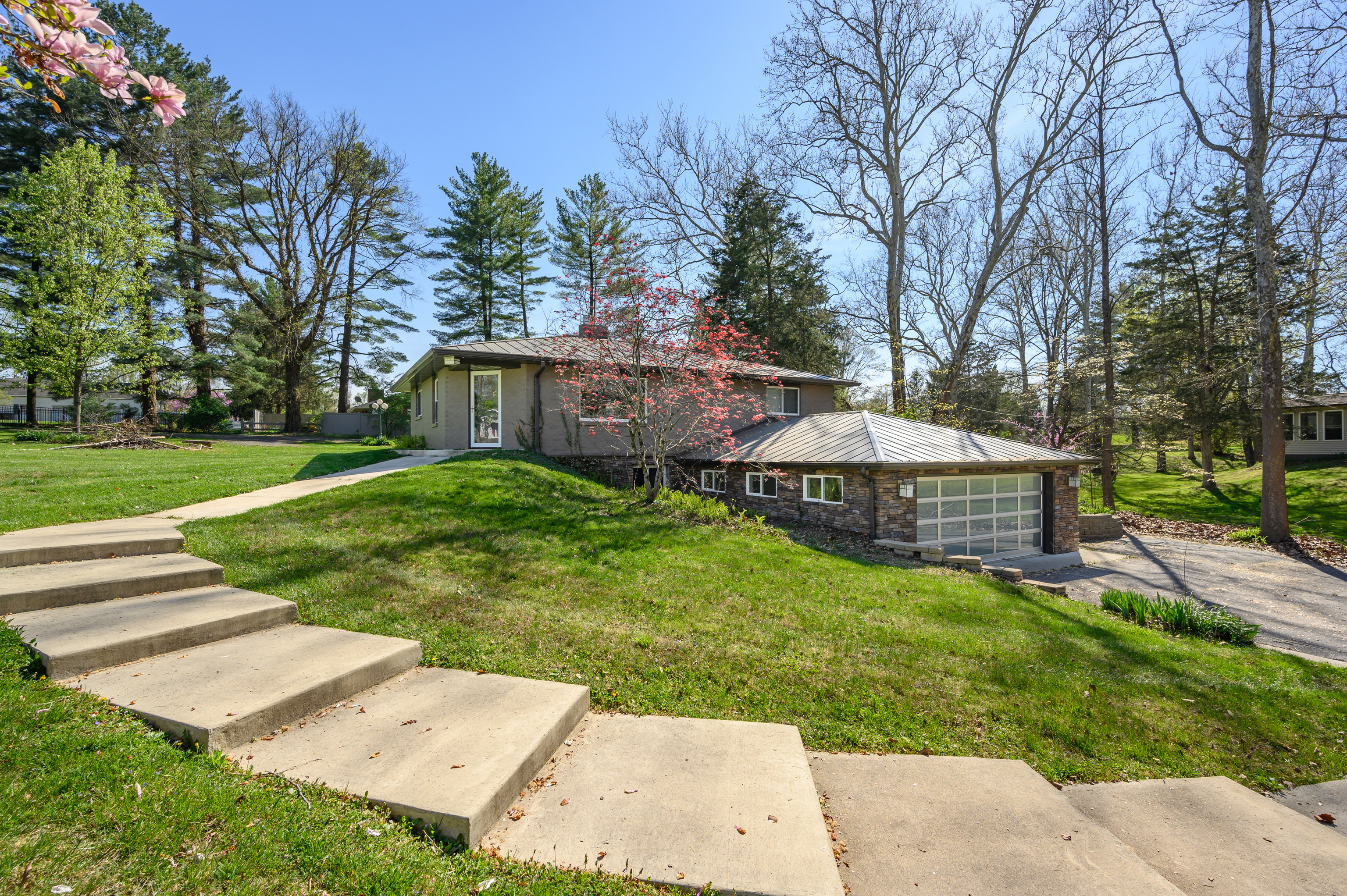 4155 West Reece Lane Columbus, IN 47201 - Photo 1 of 41 Gallery Image 1