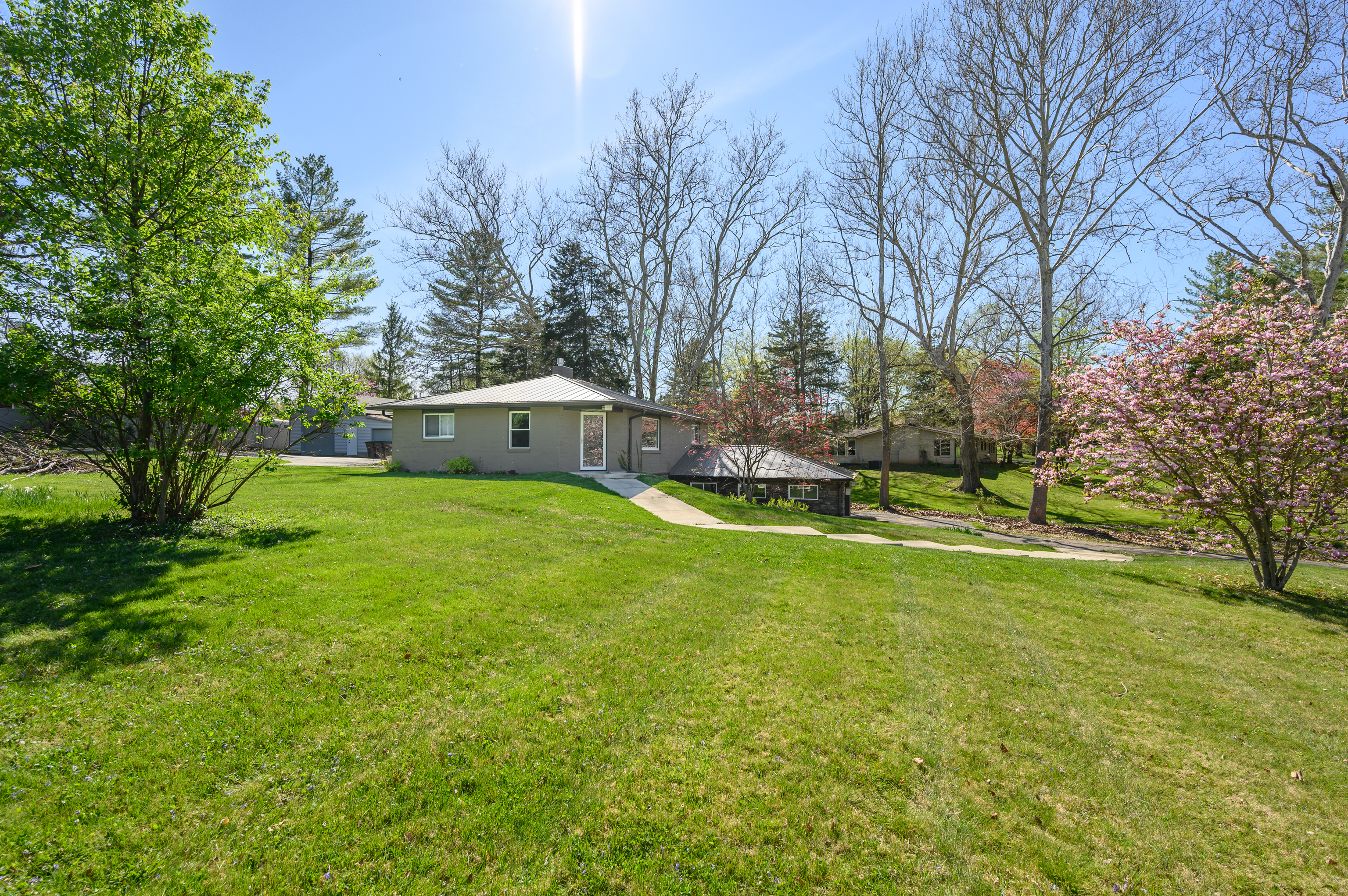 4155 West Reece Lane Columbus, IN 47201 - Photo 4 of 41 Gallery Image 4